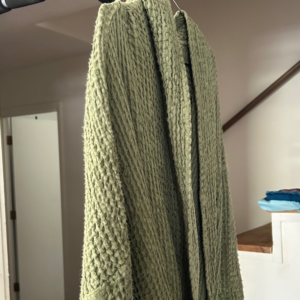 Magic Linen L/XL Green Waffle hooded Robe - Picture 5 of 11